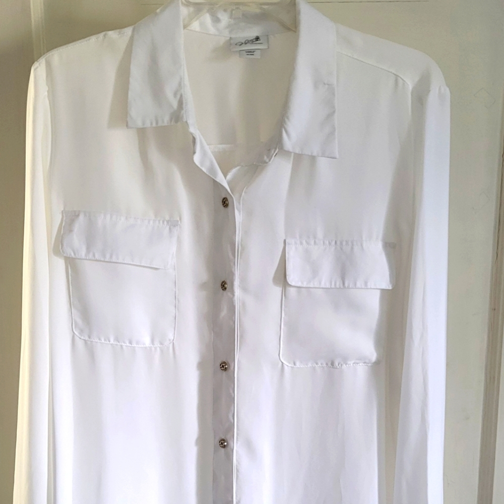 Jaclyn Smith white button down shirt
